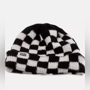 Nabe Nara Women’s  Black and White Checkered Beanie